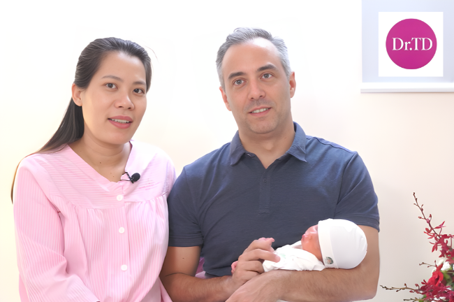 Sau 2 lần IVF thất bại, vợ chồng chị Chinh tìm ra đúng nguyên nhân hiếm muộn và có thêm hy vọng trên hành trình tìm con tại IVF Hồng Ngọc.