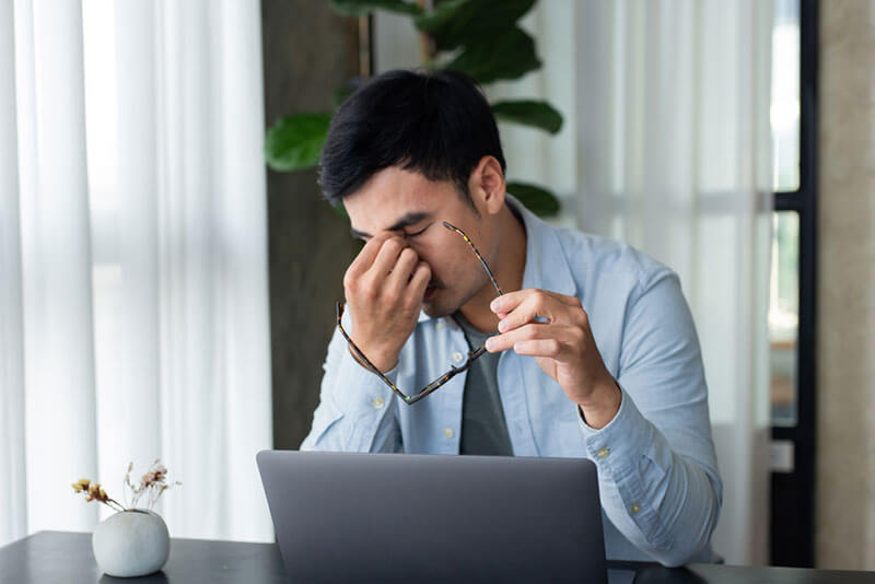 Stress kéo dài là nguyên nhân tinh trùng yếu ở nam giới