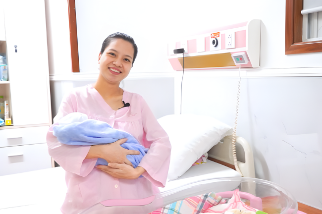Xác định đúng nguyên nhân do rối loạn nội tiết và tinh trùng yếu là bước quan trọng mở ra hướng điều trị phù hợp cho vợ chồng chị Oanh.
