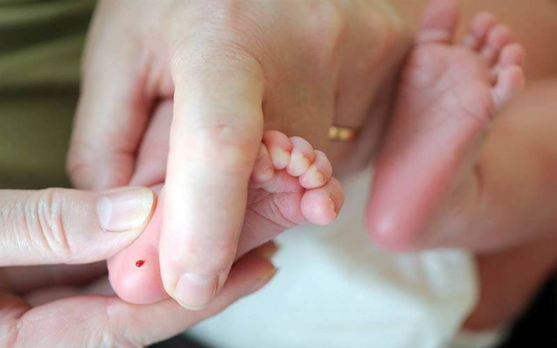 lấy máu gót chân có chính xác không