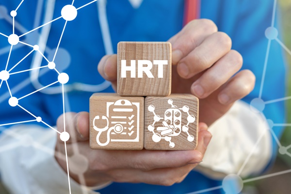 liệu pháp hormone thay thế (HRT)